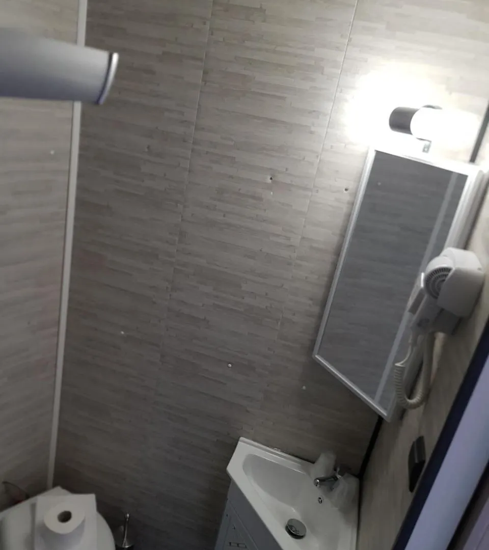 מודן Hotel De La Gare 2*,