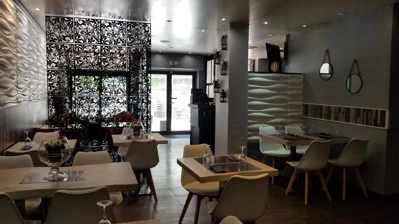 Hotel De La Gare Modane